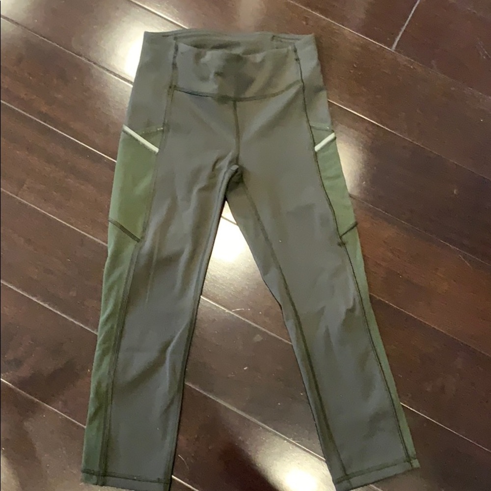 Lulu lemon olive green Capri leggings
